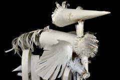 Papierskulptur-Klassenuebergreifende-Kooperation-5.-10.-Jgst.-Mamavogel-mit-Kindern